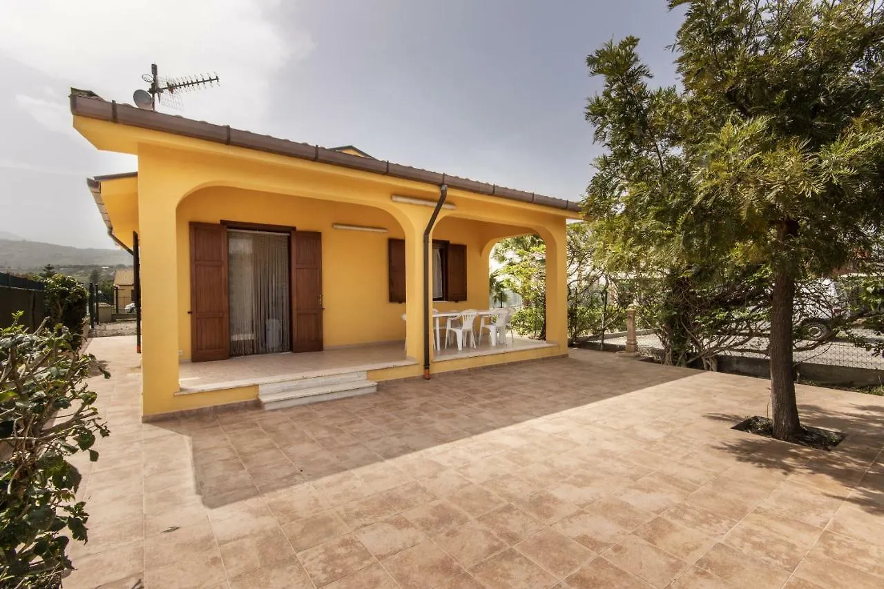Residence Le Coccinelle Vicino A Cefalu Campofelice Di Roccella Holiday home